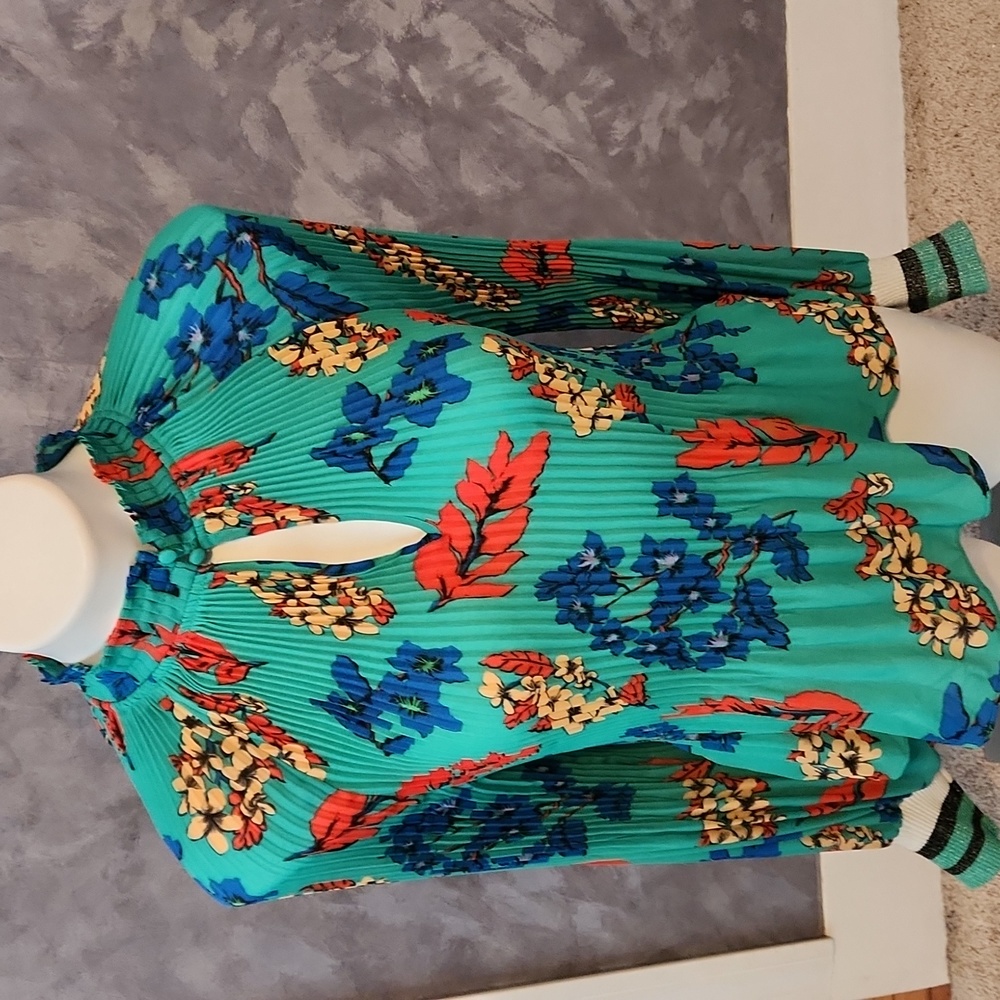 Belle Vere Green Multi-colored Unique Blouse Sz M/L
